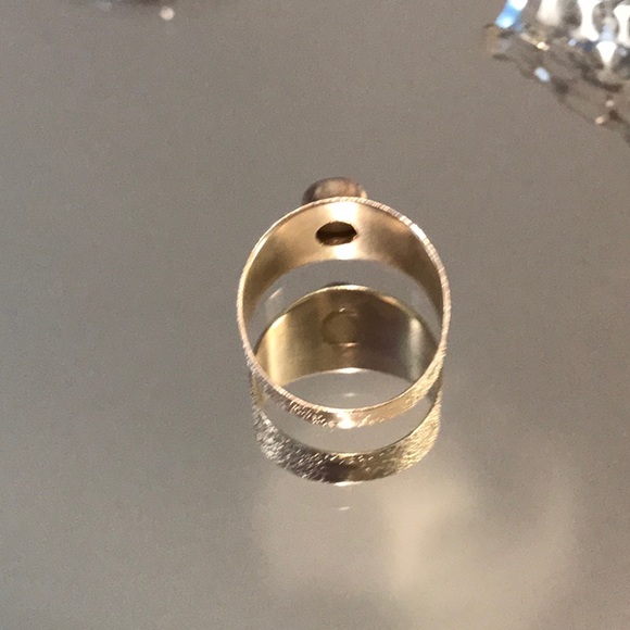 .925 Sterling silver ring with mother of pearl